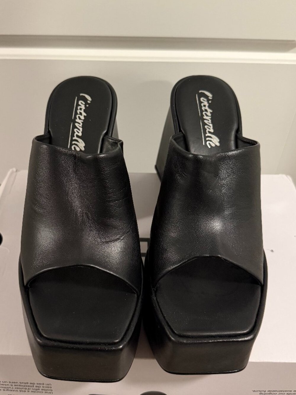 L'intervalle Kalua Black Leather Heels